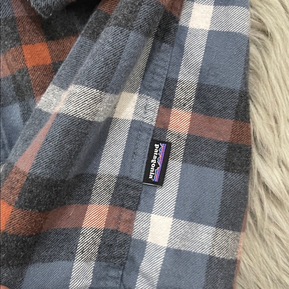 Patagonia Men's Casual Plaid Shirt - Blue and Red - Picture 7 of 9